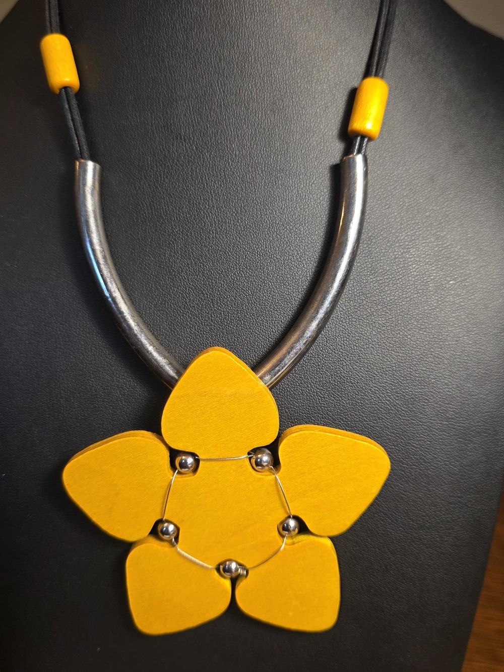 Authentic vintage mid-century modern statement necklace. Yellow. Aarikka.